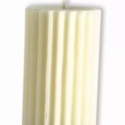 Stumpenkerze (4×6,5cm), verfügbar in cremeweiß und dunkelrot