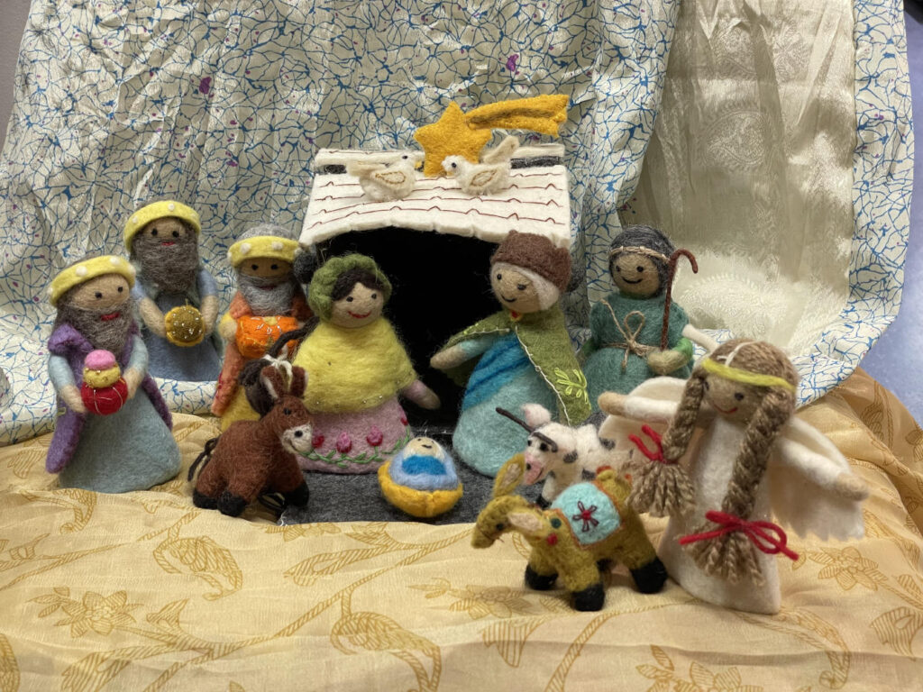 Krippenfiguren aus flauschigem Wollfilz